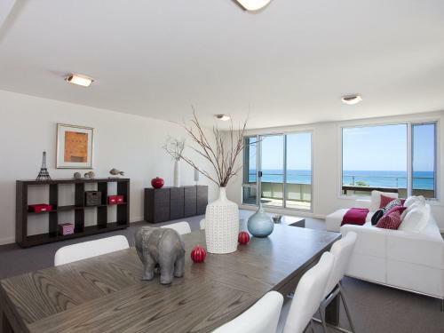 Point Grey Apartment 14 - The Point