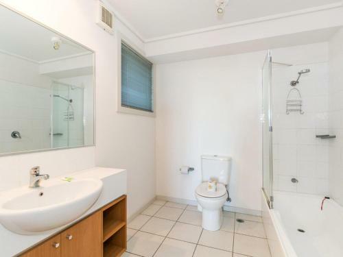 Apartment 10 Pacific Apartments - Free Wifi!