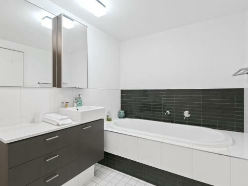 Lorne Chalet Apartment 36 - Central Location