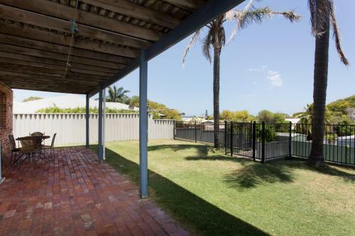 Apartamento Surf And Sunsets, Beach Holiday Home Mandurah