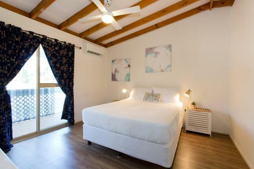 Apartamento Surf And Sunsets, Beach Holiday Home Mandurah