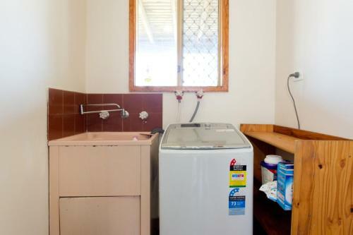 Apartamento Surf And Sunsets, Beach Holiday Home Mandurah