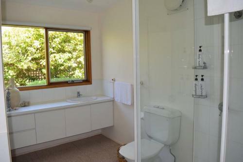 Stunning Beach Views, 4 Bed, Sleeps 8, Pool Table, Wifi- Lorne