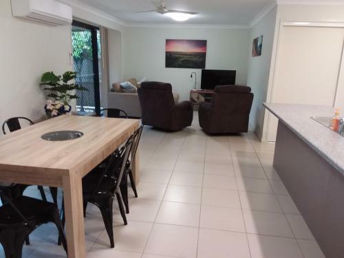Waratah And Wattle Apartments