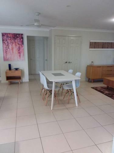 Waratah And Wattle Apartments
