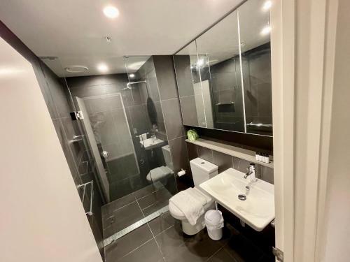 Modern Docklands Apartment City View 3b Lv34