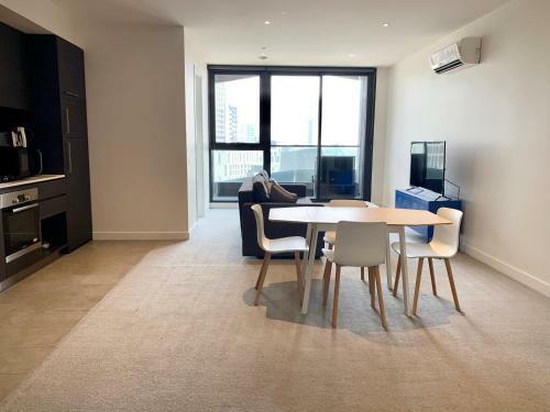 Readyset Apartments On Fulton Lane