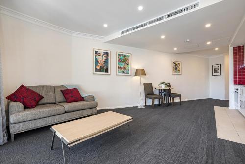Apartamento Cosy Unit With Balcony Near Dining And Shopping
