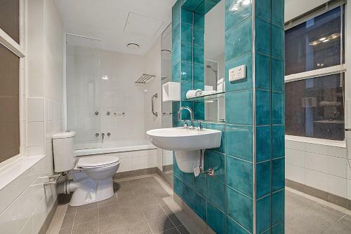 Apartamento Cosy Unit With Balcony Near Dining And Shopping