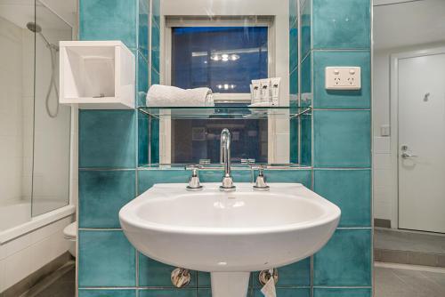 Apartamento Cosy Unit With Balcony Near Dining And Shopping