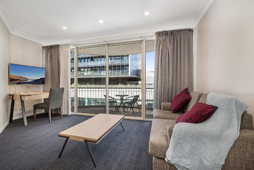 Apartamento Cosy Unit With Balcony Near Dining And Shopping