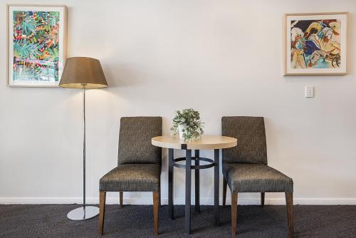 Apartamento Cosy Unit With Balcony Near Dining And Shopping