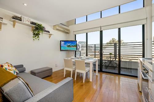 Apartamento Stylish Loft With Balcony Near Errol St Dining