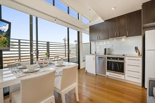 Apartamento Stylish Loft With Balcony Near Errol St Dining