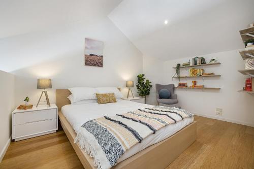 Apartamento Stylish Loft With Balcony Near Errol St Dining