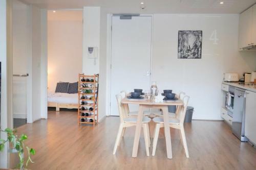 Trendy Modern 2bd Apartment Close To Beach & City