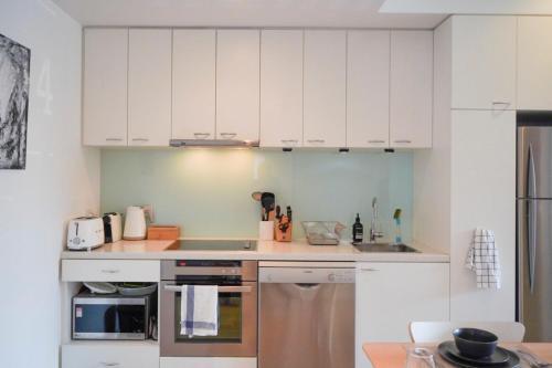 Trendy Modern 2bd Apartment Close To Beach & City