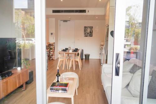 Trendy Modern 2bd Apartment Close To Beach & City