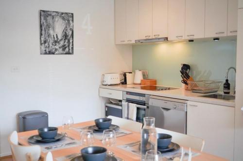 Trendy Modern 2bd Apartment Close To Beach & City