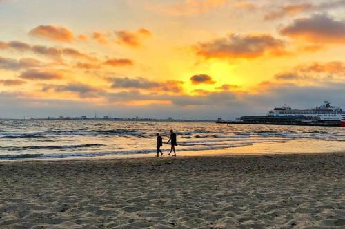 Trendy Modern 2bd Apartment Close To Beach & City