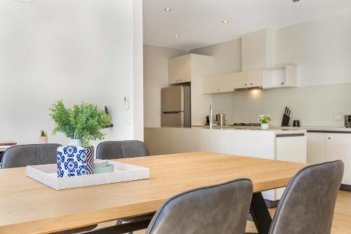 Stylish Apartment With Parking And Patio Near Dining