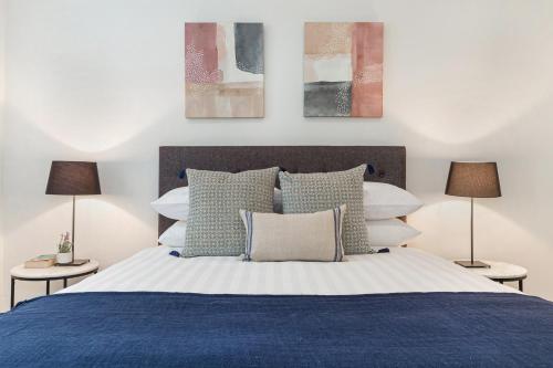 Stylish Apartment With Parking And Patio Near Dining