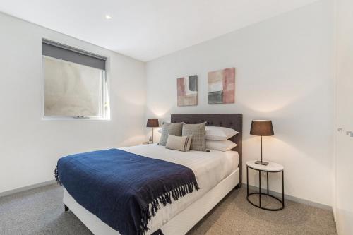 Stylish Apartment With Parking And Patio Near Dining