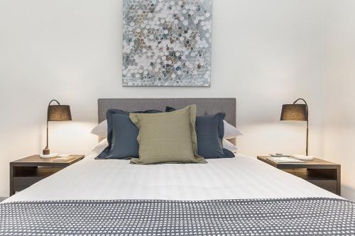 Stylish Apartment With Parking And Patio Near Dining