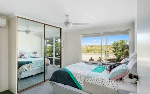 Middleton 'glass House' By The Ocean