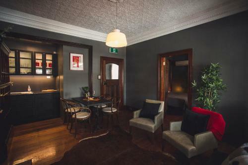 William Arnott Hotel