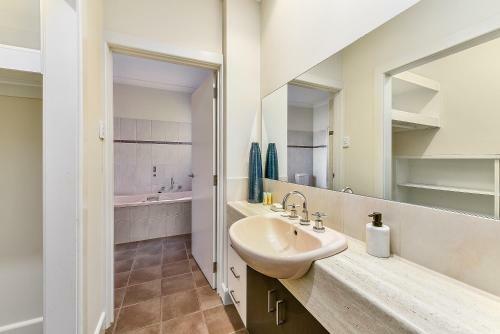 Apartment On Lake Terrace