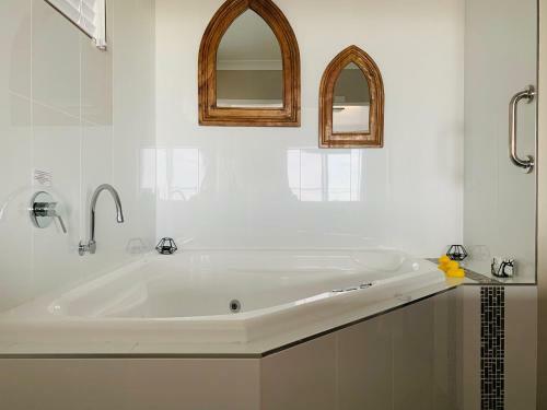 Bed & Breakfast The Silvermoon Villa-private Villa