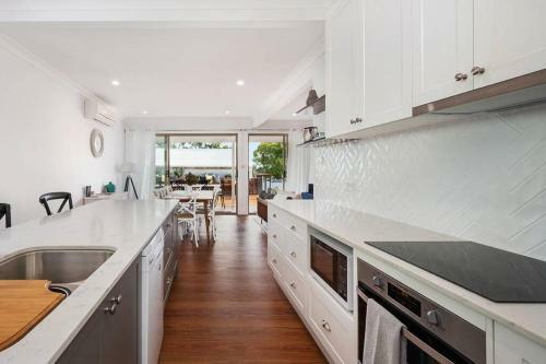 Waratah Up Douro By Your Innkeeper
