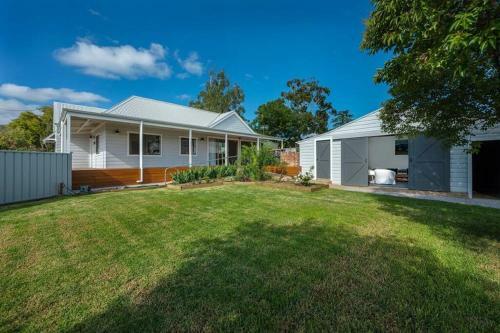 Waratah Up Douro By Your Innkeeper