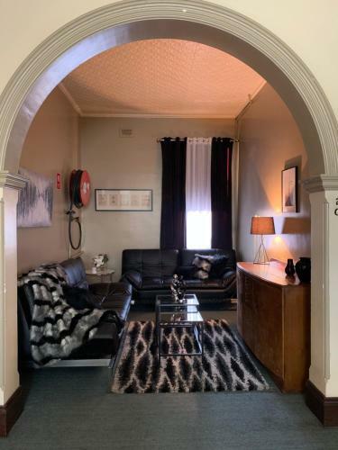 Grand Neath Hotel