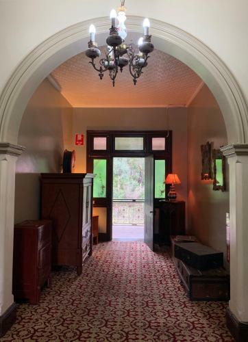 Grand Neath Hotel