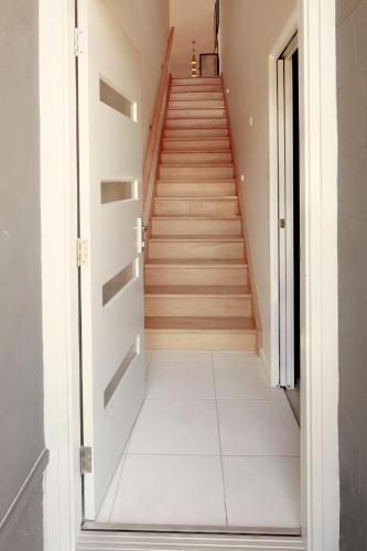 Beautiful Duplex // 3 Min To Beach