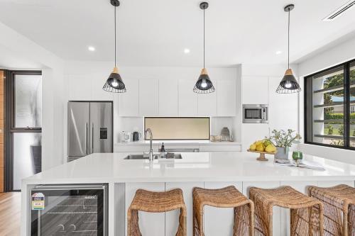 Luxe Home, Lift, Pool, Right In Town