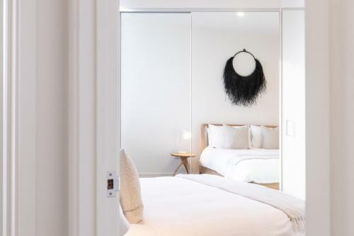 The Edge - Luxurious Waterfront Apartment