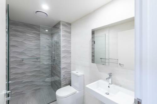 The Edge - Luxurious Waterfront Apartment
