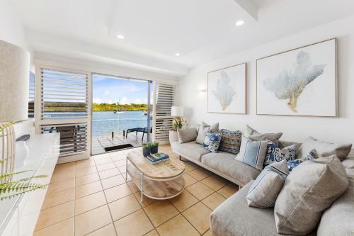 Apartment 5 Commodore