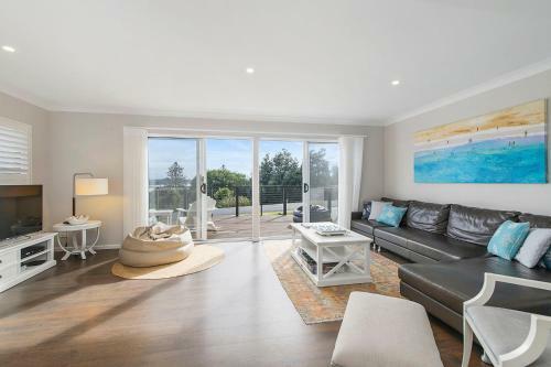Casa Sorella - Beachfront Family Home With Pool