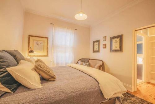 Ambrose On Byng - Central Location W/ 2 Bathroom