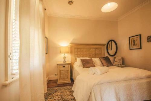 Ambrose On Byng - Central Location W/ 2 Bathroom