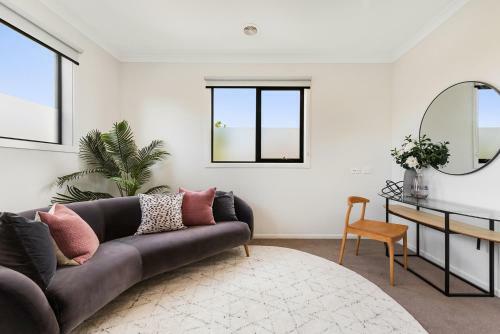Apartamento Spacious 4-bed House With Parking And Backyard