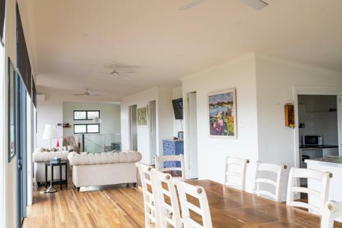 Five Bed, Five Bath, Five Star View ~ 2 Mins To Cbd ~ Wentworth Estate