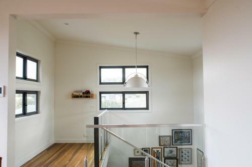 Five Bed, Five Bath, Five Star View ~ 2 Mins To Cbd ~ Wentworth Estate