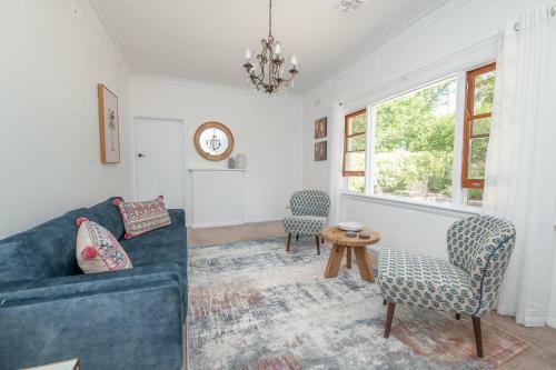 Hillcrest Light Filled Home With Stunning Garden