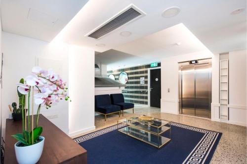 Restful Room In The City With Rooftop Terrace