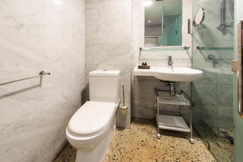 Private City Haven - Suite With Rooftop Terrace